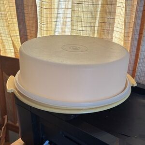 Tupperware gold Cake Holder